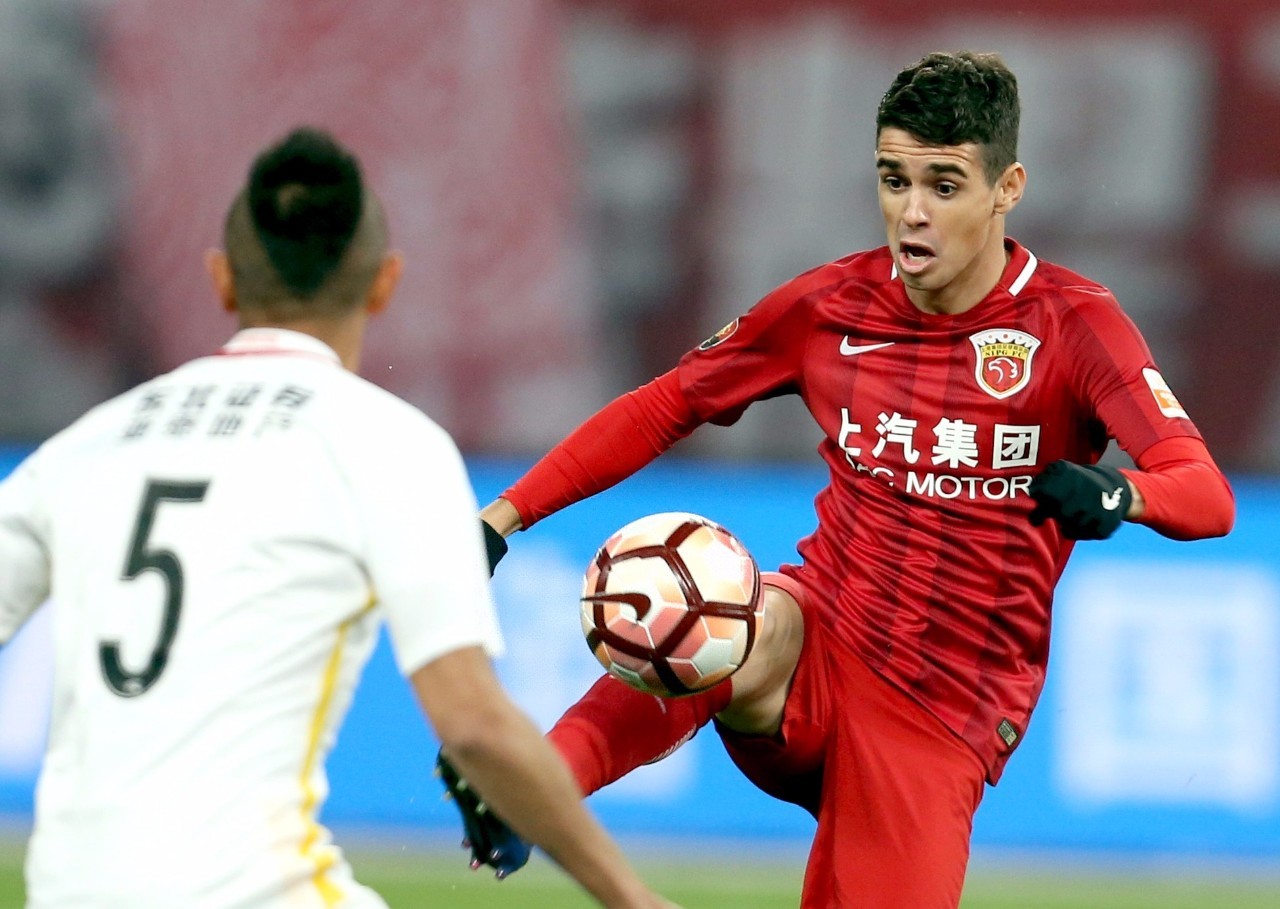 中超冲刺阶段走向成谜；法兰克福复出首秀；压力陡增；医务组通报恢复(马克龙称不能让俄获胜俄方回怼)