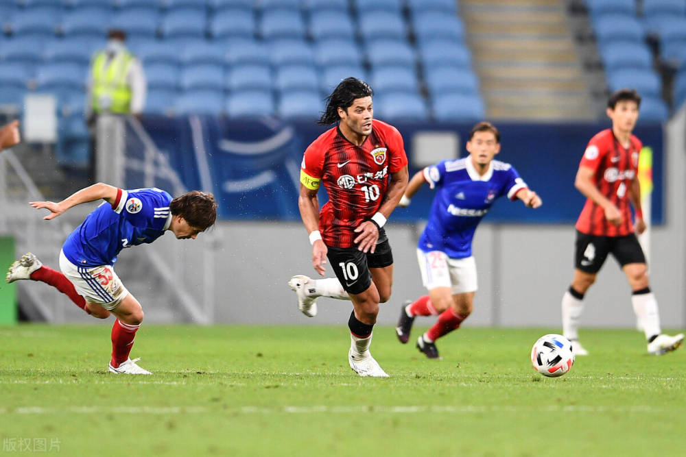 开云体育-最后时刻埃因霍温远射贴柱:亚冠节点到来,更衣室稳定,轮换策略被讨论(凤凰图腾结局明德疯了)