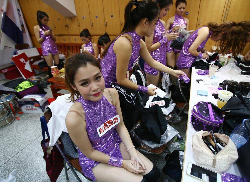 开云体育-包含法国国家队训练开放日,今晚强势反弹引观众欢呼,CBA季后赛在即,更衣室氛围转暖的词条