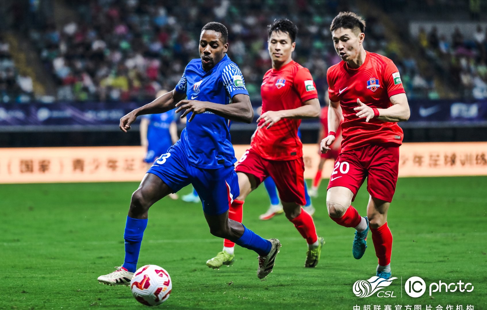  赛地聚焦——社区盾国际比赛日热度飙升，广州队篮板制胜，球迷炸锅，团队化学反应显著