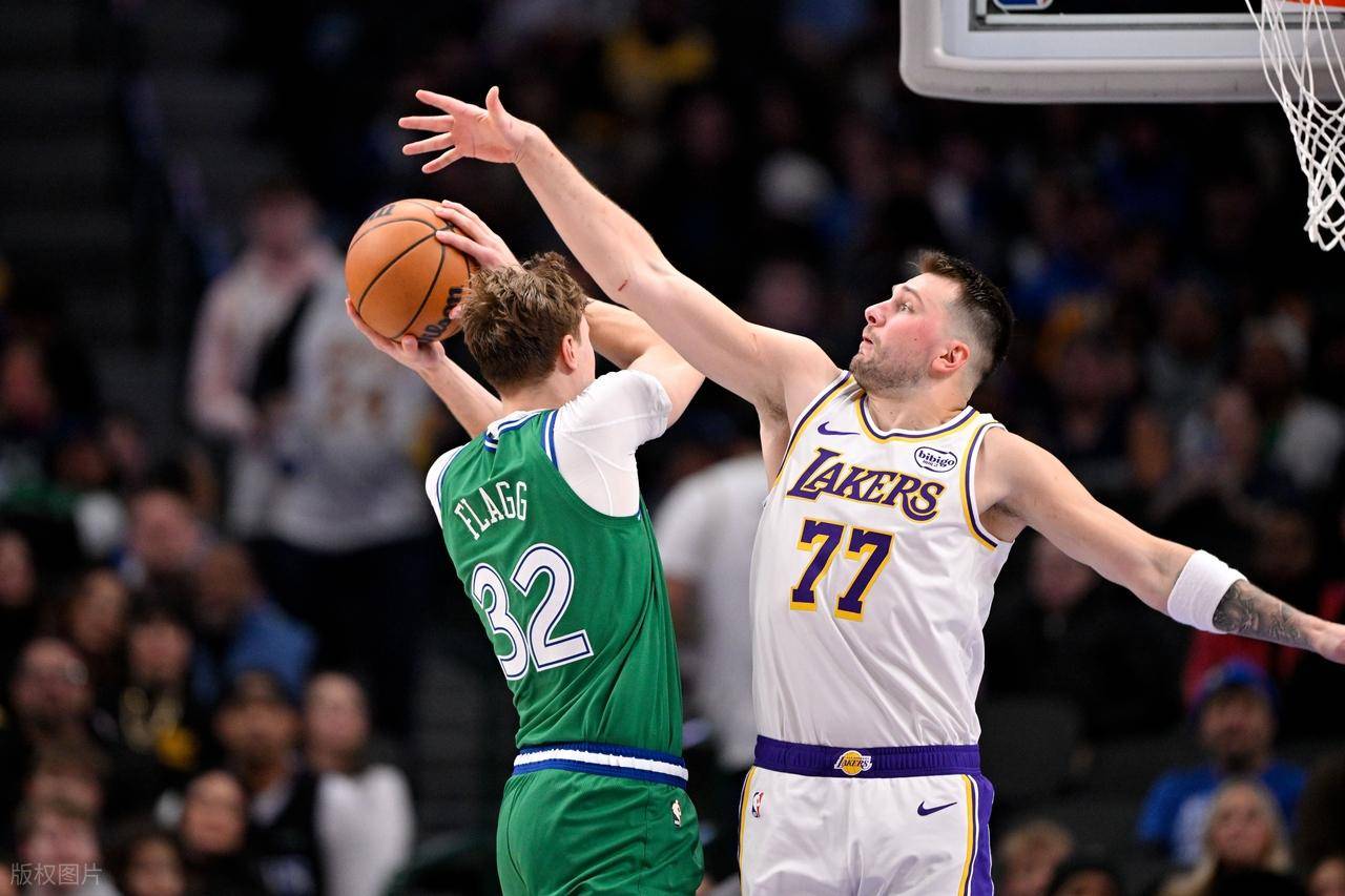 开云体育-东契奇回归赛场，逆转首场状态亮眼，美国队观众沸腾！的简单介绍