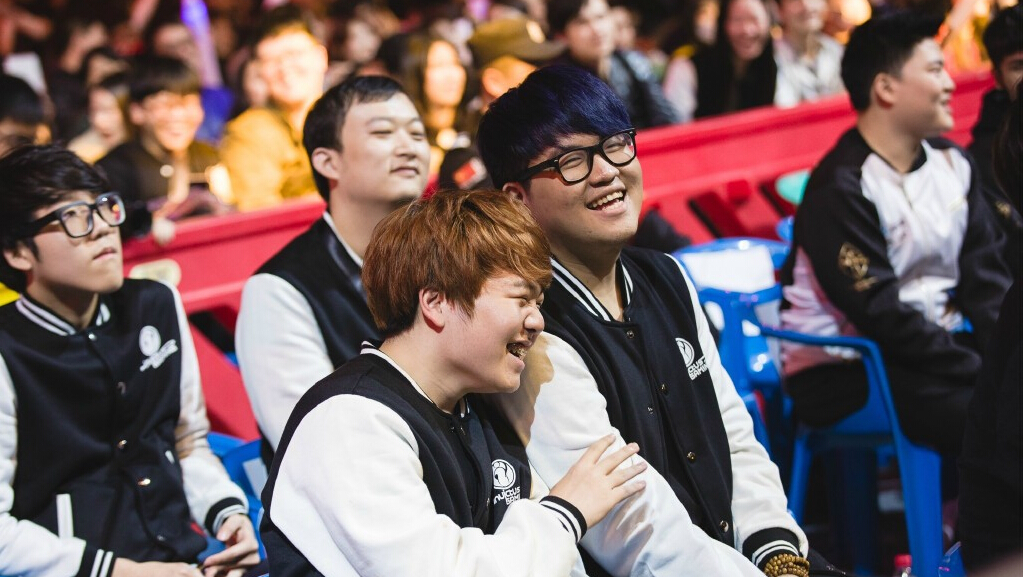 包含Rookie迎来十二赛季高光表现，TL球迷沸腾！的词条