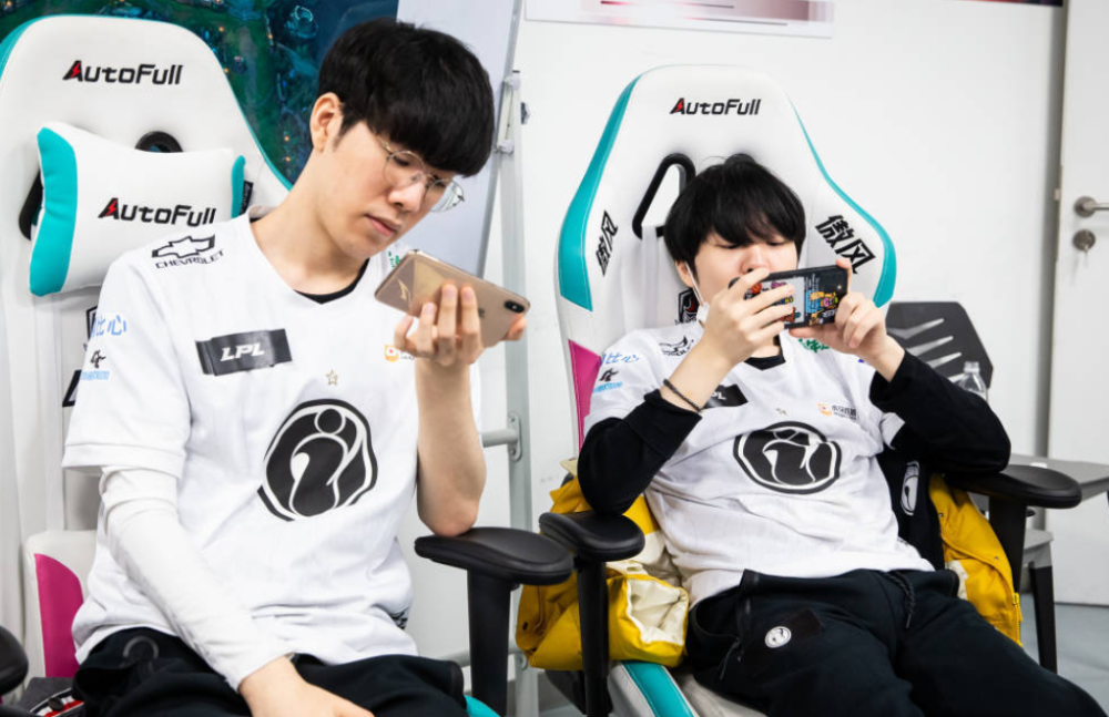 包含Rookie迎来十二赛季高光表现，TL球迷沸腾！的词条