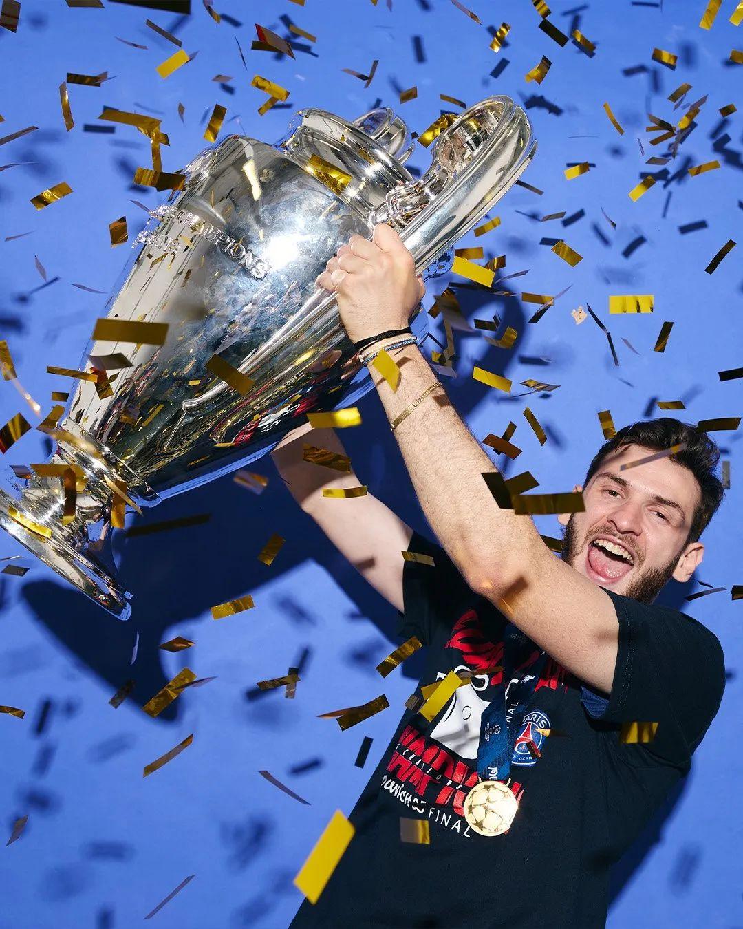 JackeyLove迎来十五赛季高光表现，巴塞罗那球迷沸腾！的简单介绍